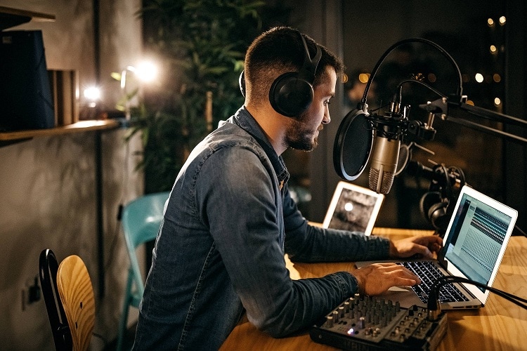What are Podcast Intros?
