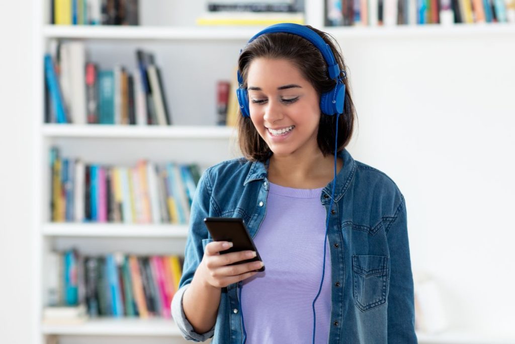 How To Get Your First 100 Podcast Listeners