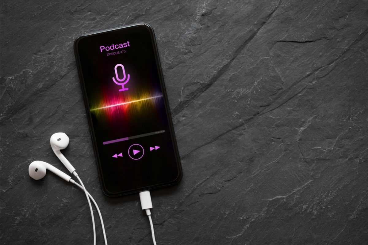 how to listen to podcasts